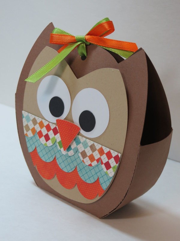 Поделка подарочная упаковка- сова из цветной бумаги своими руками 